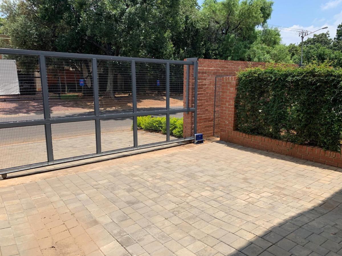 The Chameleon Hotel Centurion Luaran gambar
